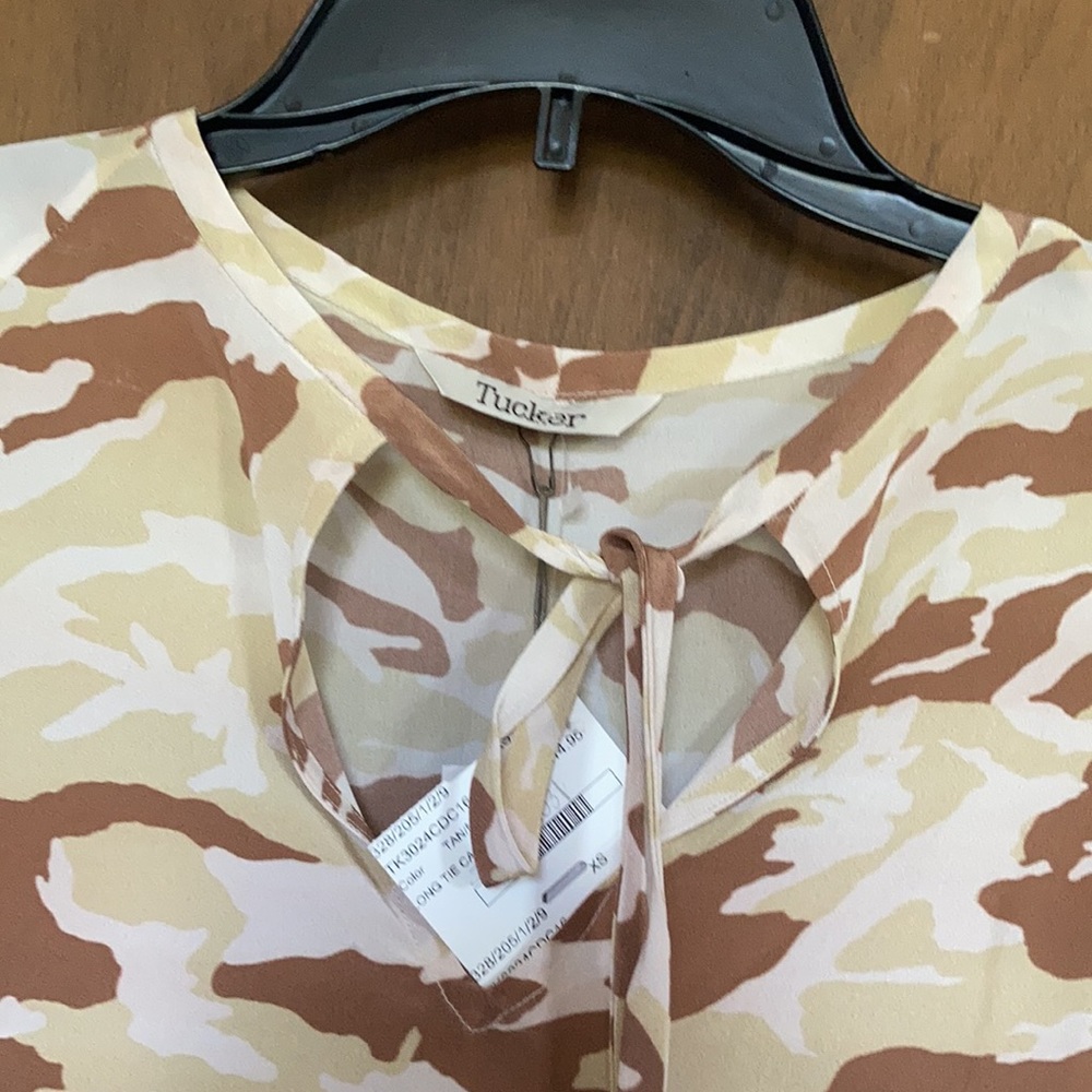 Tucker camo silk blouse ties at neckline size XS - Picture 7 of 14